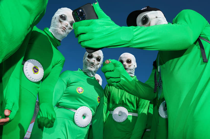 Участники фестиваля Grelka Fest-2025 на горнолыжном курорте Шерегеш в Кемеровской области