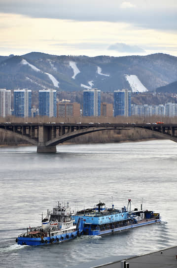 Вид на реку Енисей и Коммунальный мост в Красноярске