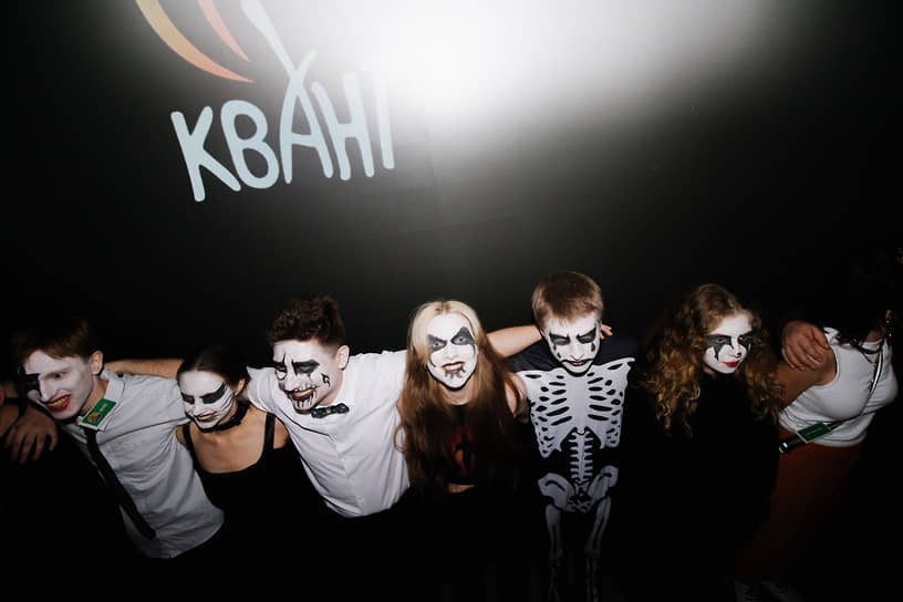 Участники весеннего капустника клуба «Квант» (физический факультет НГУ) в Доме ученых СО РАН в новосибирском Академгородке