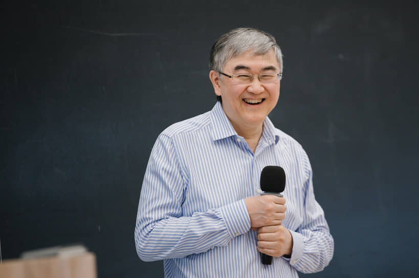 Совладелец Экспобанка Игорь Ким во время выступления перед студентами экономического факультета НГУ