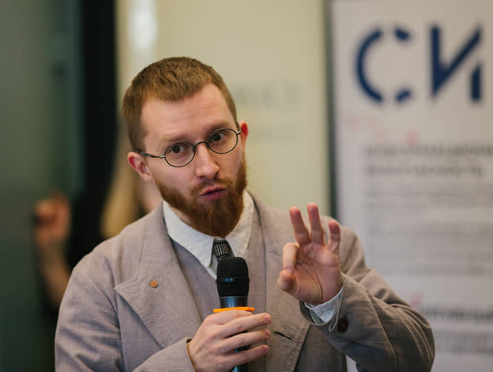 Генеральный директор Phishman Алексей Горелкин во время выступления на конференции «Ъ-Сибирь» «Кибербезопасность 2025: актуальные риски и тренды»