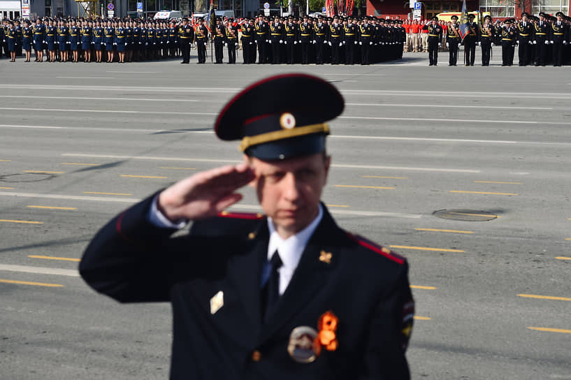 Военный парад, посвященный 80-й годовщине Победы в Великой Отечественной войне, на площади Ленина в Новосибирске