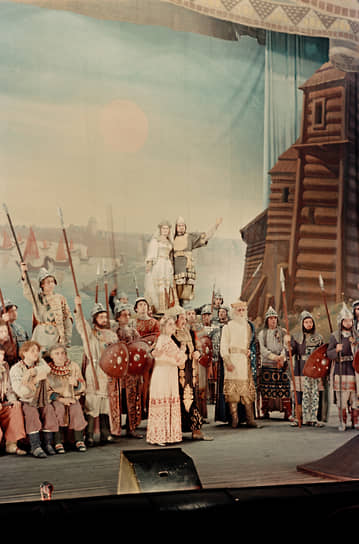 Заключительная сцена оперы «Руслан и Людмила» на сцене театра, 1952 год