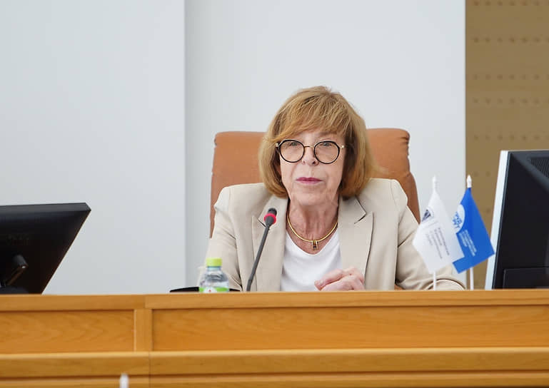 Спикер городского совета Красноярска Наталия Фирюлина поздравила коллег с тем, что теперь они станут еще и сельскими депутатами