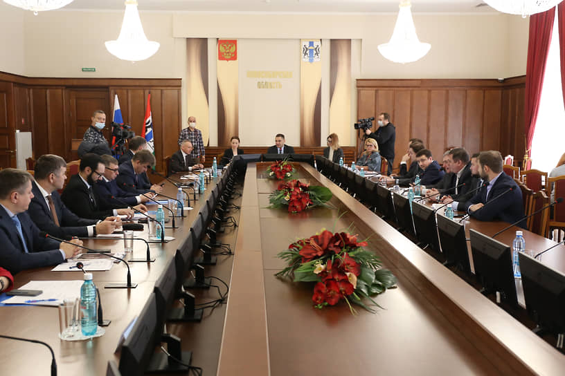 Поправки вызвали немало вопросов у депутатов, основные из них касались решения правительства уменьшить финансирование туристической навигации в регионе