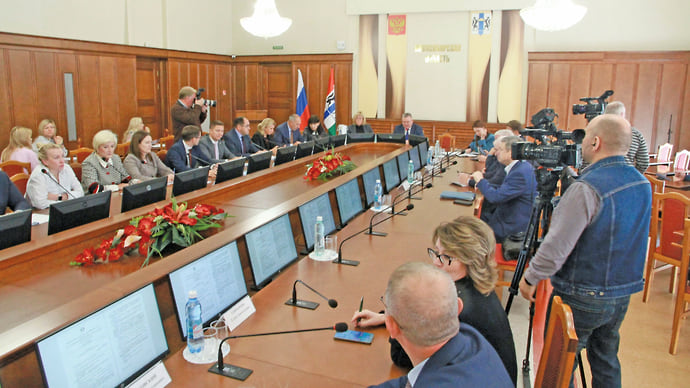 Контрактация дорожных объектов, аварийность и эффективность «Безопасного города» — о чём говорили на транспортном комитете Заксобрания