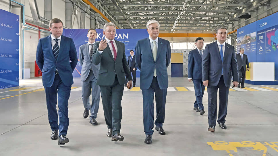 Президент Казахстана Касым-Жомарт Токаев в ходе визита на завод KAZPAN высоко оценил технологический подход и культуру производства на предприятии