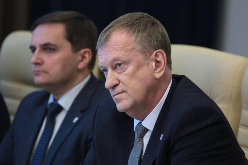 Константин Лызов (справа)