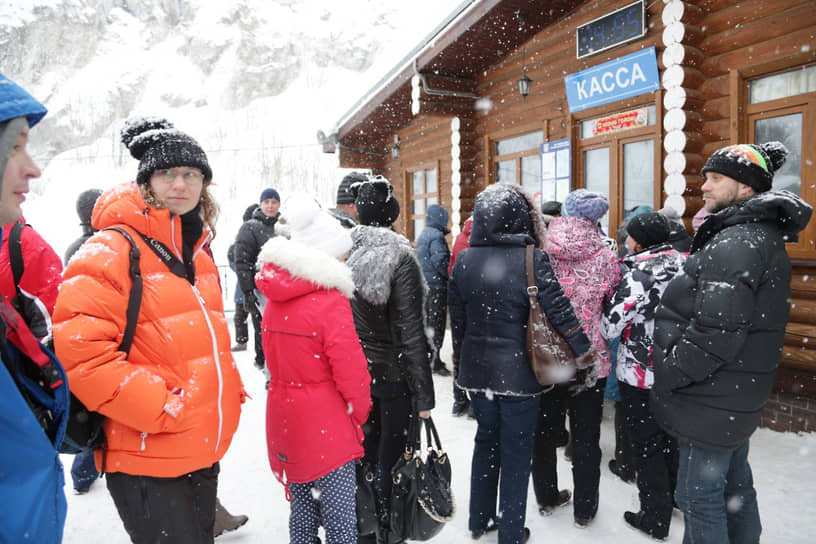Касса по продаже билетов в Кунгурскую ледяную пещеру. 