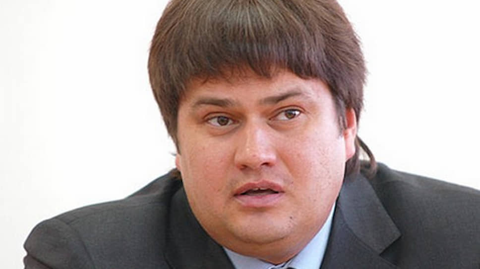 Его бывший заместитель Руслан Садченко был признан виновным в мошенничестве при реконструкции того же стадиона «Динамо». Он был приговорен к четырем годам лишения свободы условно и штрафу 600 тыс. руб.