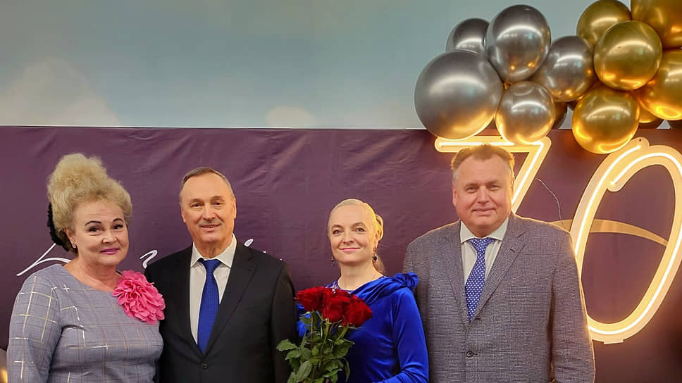 70-летие он отметил в компании своей супруги Татьяны Миролюбовой и друзей (на фото - бывший спикер гордумы Перми Юрий Уткин с женой)