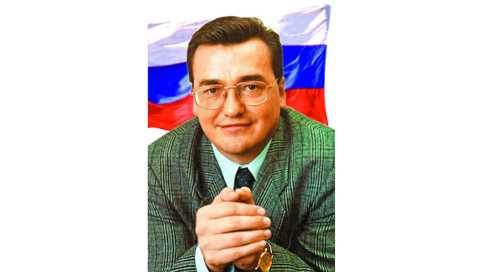 В 1989 году Валерий Сухих окончил военно-медицинский факультет Томского медицинского института. И вернулся в Пермь, где трудоустроился на госпредприятие «Пермфармация». В 1992 году 27-летний медик уже был замдиректора, а в 30 лет стал директором самой «Пермфармации».