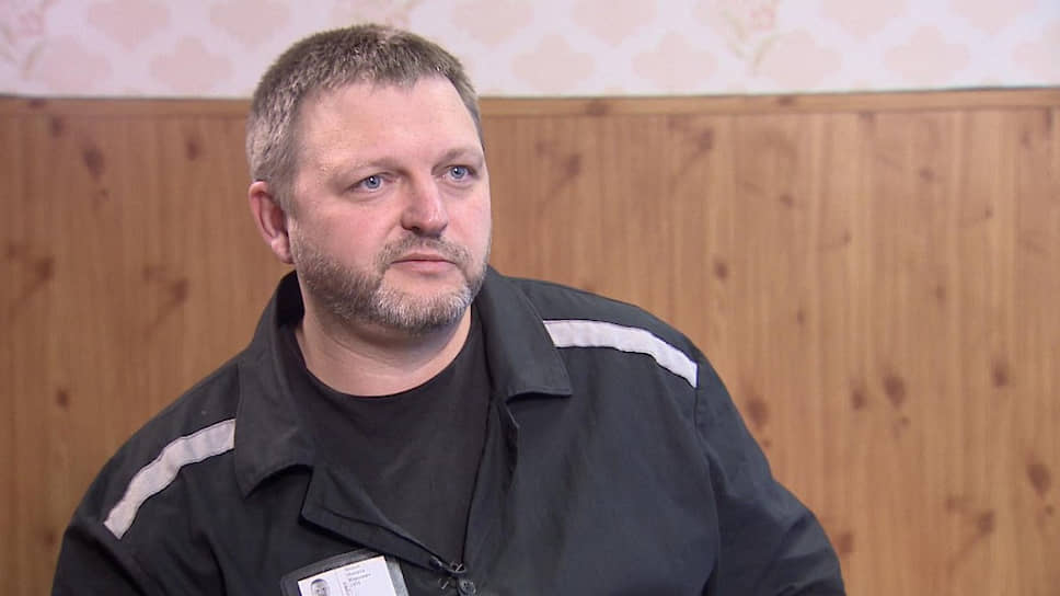 Свой срок бывший молодой политик отбывал в Рязанской области, в колонии он устроился работать библиотекарем.
