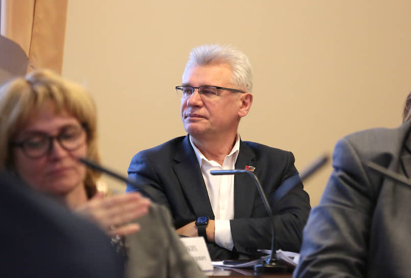 Накануне пленарного заседания получил положительный тест и не пошел на заседание зампредседателя думы Алексей Грибанов.