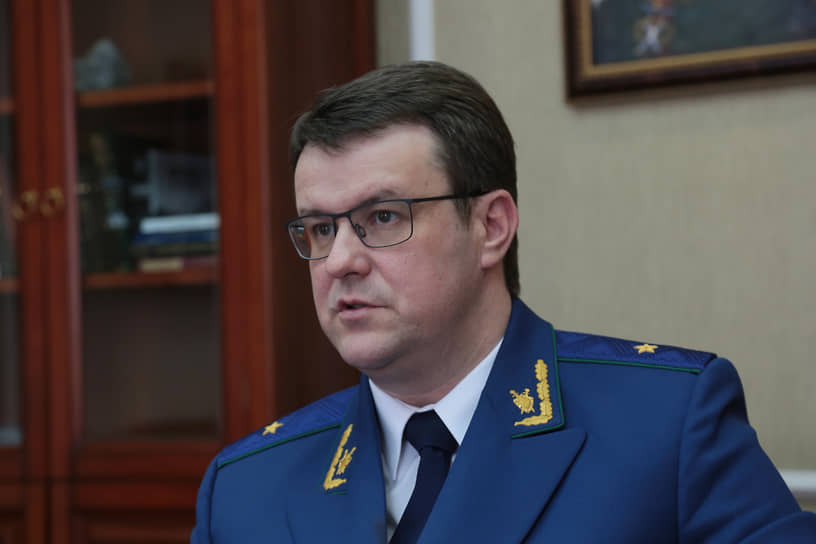 Прокурор Пермского края Андрей Юмшанов вышел на пенсию по выслуге лет и покинул надзорное ведомство.