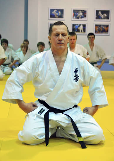 Юрий Трутнев провел мастер-класс для юных спортсменов, занимающихся боевыми и восточными единоборствами, в Московском центре боевых искусств, 2009 год.
