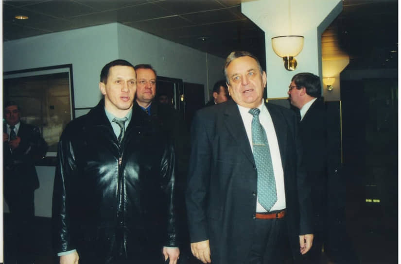 На встрече с гендиректором ООО «ЛУКОЙЛ-Пермнефть» Анатолием Тульниковым, 2002 год.