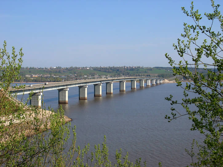 В этом же году «Мостоотряд» приступил к строительству нового моста — через Чусовую, протяженностью свыше 1,5 км. В объекте остро нуждались бурно развивавшиеся северные территории Прикамья (Чусовой, Березники).