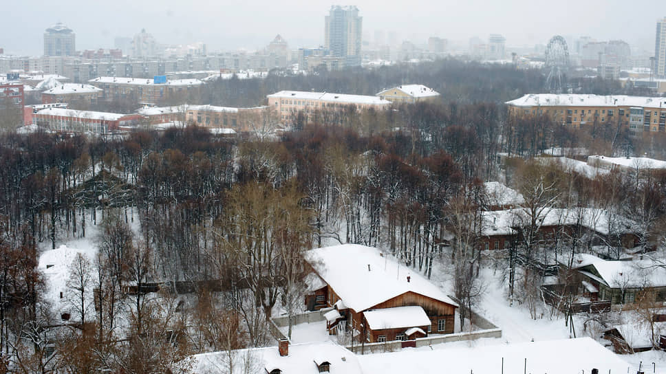 2009. Краевым властям удалось убедить депутатов заксобрания включить в уставный капитал ОАО «Пермагростройзаказчик» (100% в краевой собственности) земельный участок по адресу: ул. Революции, 56, где сейчас расположена краевая психиатрическая больница. В результате на этом месте компания «Кортрос» возвела жилищный комплекс «Гулливер»