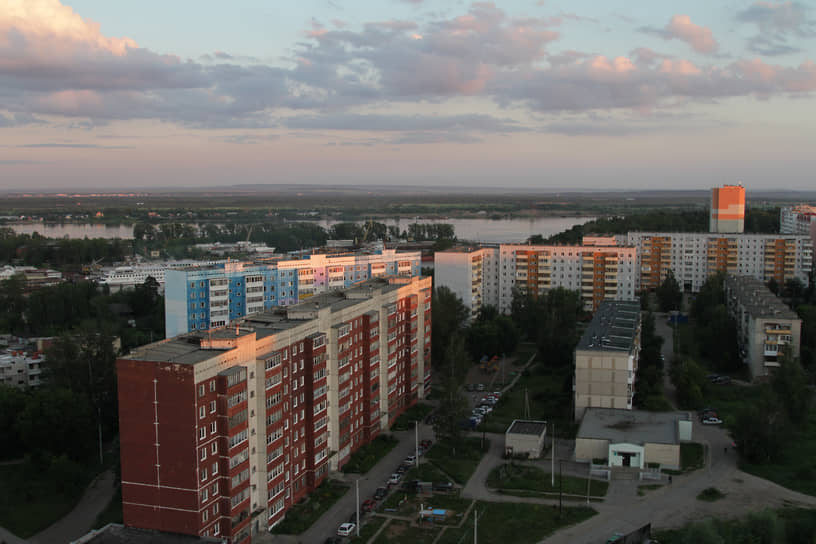 В Перми Давид Болквадзе занялся строительством, первые проекты начал реализовывать в Кировском районе (Закамск). Одним из первых проектов была попытка реновации старого жилого фонда по ул. Маршала Рыбалко. Он обратился с предложением к руководству тогдашнего оборонного государственного НПО имени Кирова (будущий Пермский пороховой завод) о реализации проекта по надстройке еще одного этажа на двухэтажных старых домах. Надстроенные помещения, по мнению Болквадзе, можно было бы отдать для нужд заводчан и избавить их тем самым от многолетней очереди на жилье. На фото: Кировский район Перми