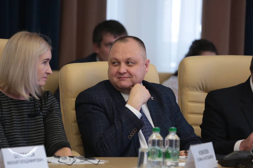 Еще один из муниципальных «старожилов», покинувших пост досрочно — глава Еловского округа Антон Чечкин. Господин Чечкин возглавлял округ с 2012 года и покинул должность по собственному желанию.&lt;br> На фото: Антон Чечкин&lt;br>   
