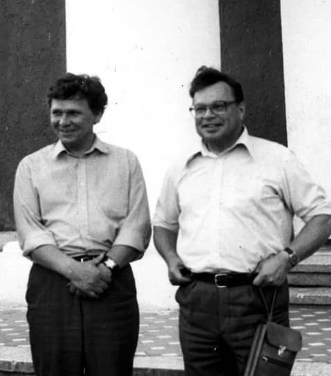 В 1968 году один из основателей Пермского агрегатного конструкторского бюро (ПАКБ, будущее «СТАР») и его главный конструктор Алексей Полянский пригласил молодого специалиста на должность главного металлурга опытного производства. Спустя 12 лет, в 1980 году, Юрий Антонов стал заместителем главного инженера, а в 1982 году — директором опытного завода ПАКБ. &lt;br>На фото: Юрий Антонов и бывший главный инженер ПАКБ Георгий Гордеев, 70-е годы ХХ века&lt;br>&lt;br>   