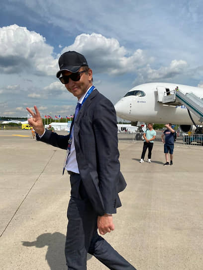Дмитрий Осипов руководил пермским заводом несколько месяцев и уехал из Перми. В 2004 году он возглавил волгоградский «Химпром», первый актив недавно созданного Дмитрием Мазепиным ООО «Конструктивное бюро». Летом 2005 года господин Осипов был переведен с целью усиления команды комбината на только что приобретенный Кирово-Чепецкий химкомбинат