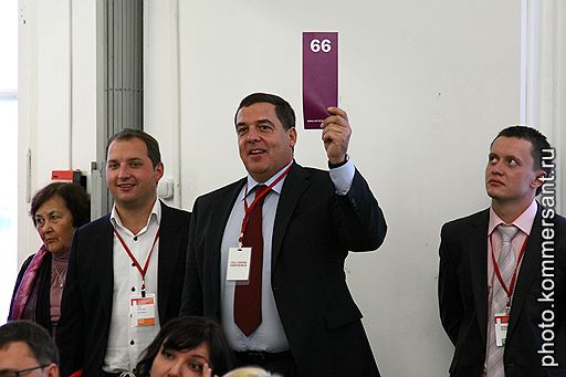 01 Первый заместитель генерального директора телеканала «Россия» Александр Любимов на благотворительном аукционе «Арт-Стройка», проходившем в рамках «Пермского экономического форума — 2010»