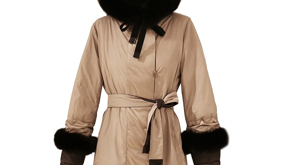 03 Пальто из нейлона, полиэстера и пуха MaxMara MaxMara, 43 900 руб. Горжет из песца MaxMara MaxMara, 12 700 руб. Манжеты из песца MaxMara MaxMara, 13 000 руб. 