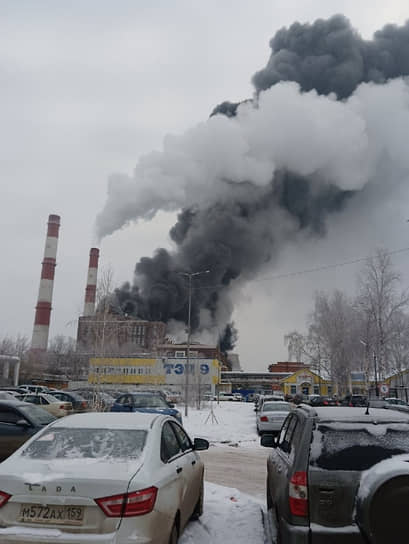 В декабре на ТЭЦ-9 случился пожар. Возгорание произошло в турбинном цехе. Площадь пожара составляла 100 кв. м. Один человек погиб, двое пострадали