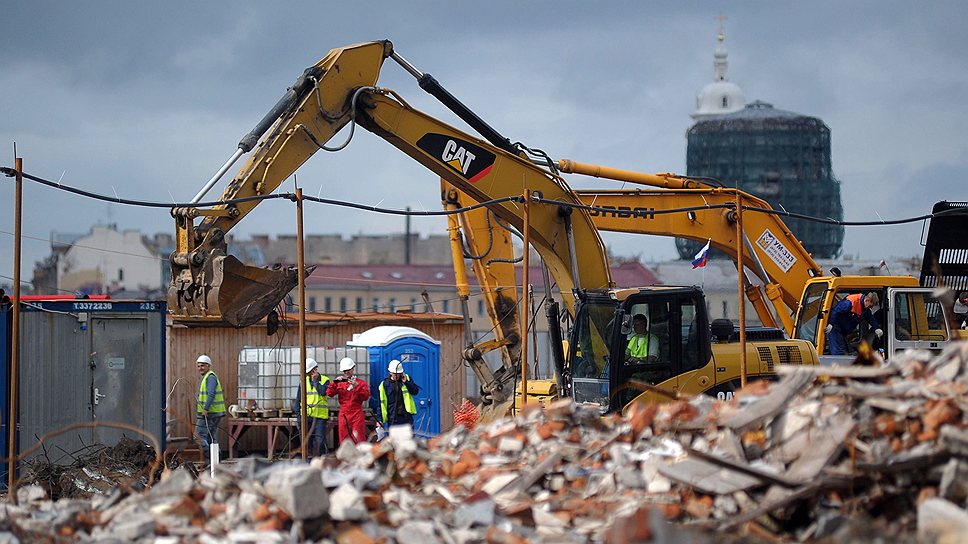 В начале сентября в Стрельне пройдет саммит G20. Многих участников туда будут доставлять по воде, и ничто не должно оскорблять взор высоких гостей