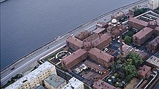 Казенный дом уперся в дальнюю дорогу