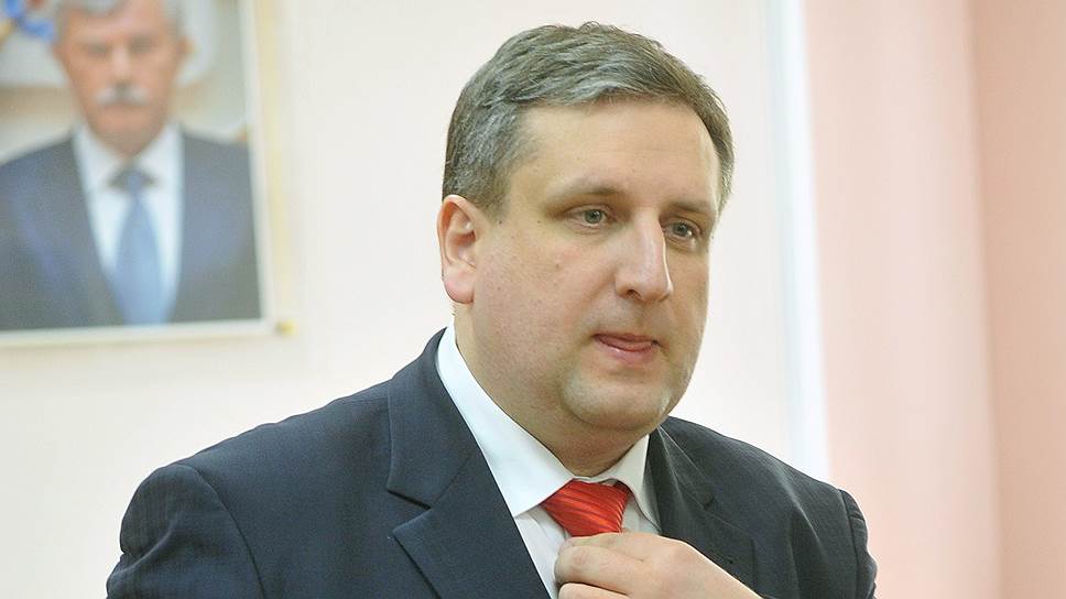 Председатель комитета по промышленной политике Максим Мейксин дал понять, что правительство города не позволит инвестору «взять себя за горло»
