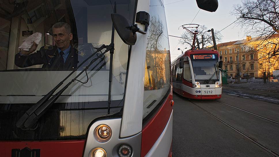 Пассажиропоток в Петербурге по некоторым видам транспорта постоянно снижается, например, в прошлом году трамваи перевезли на 5,7 млн человек меньше, чем в 2014 году