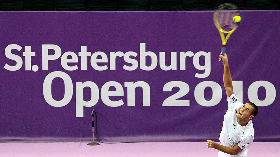 Теннисист Михаил Южный во время теннисного турнира &quot;St.Petersburg Open 2010&quot;