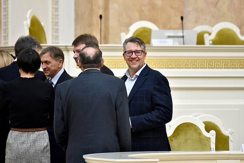 Депутат Александр Рассудов (справа) свой доход предпочитает называть «валовой выручкой»