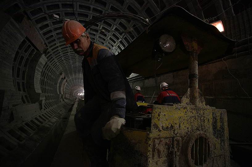 Впервые в истории метростроения Петербурга «Метрострой» установит на станциях Фрунзенского радиуса эскалаторы и траволаторы собственного производства