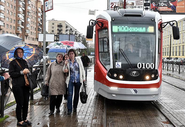 Трамвай производства «ПК Транспортные системы» на улицах города