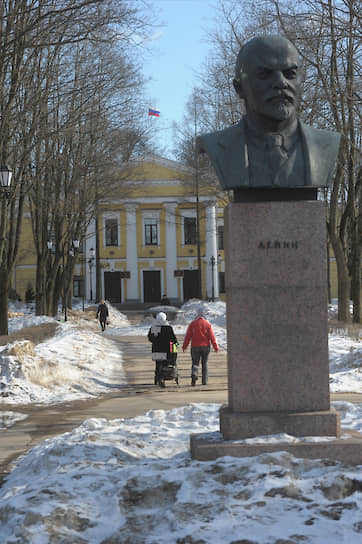 Правительство Ленобласти и центральную резиденцию губернатора планируется разместить в здании на улице Киргетова, 1, где сейчас находится администрация Гатчинского района