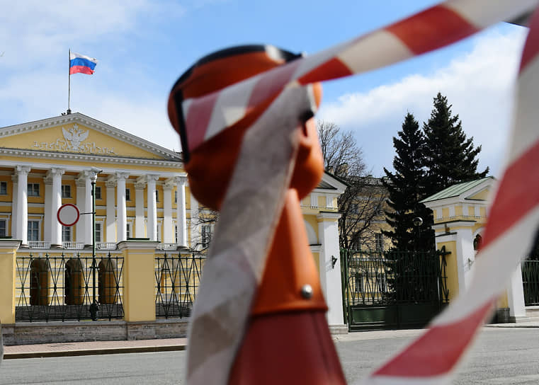 Ранее представители торговых и офисных центров уже обращались в Смольный с просьбой отказаться от повышения налога на имущество, но к каким-то результатом это не привело