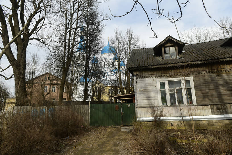 Деревянная застройка исторической части города на улице Чкалова
