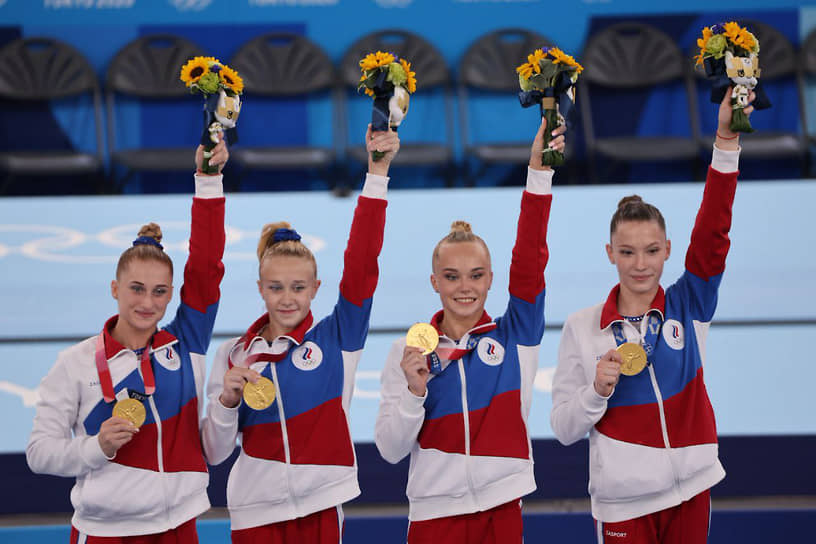 Чемпионки Олимпийских игр 2020 в Токио Ангелина Мельникова, Виктория Листунова, Владислава Уразова и Лилия Ахаимова (слева)