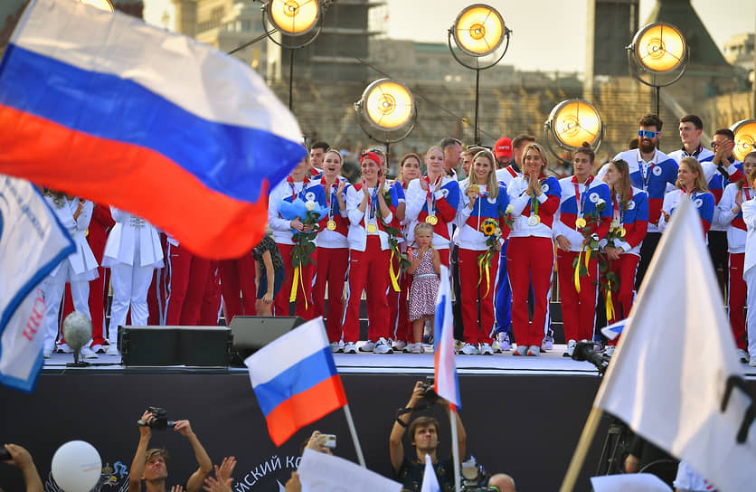 Церемония встречи российских спортсменов, выступавших на XXXII летних Олимпийских играх в Токио, на Красной площади