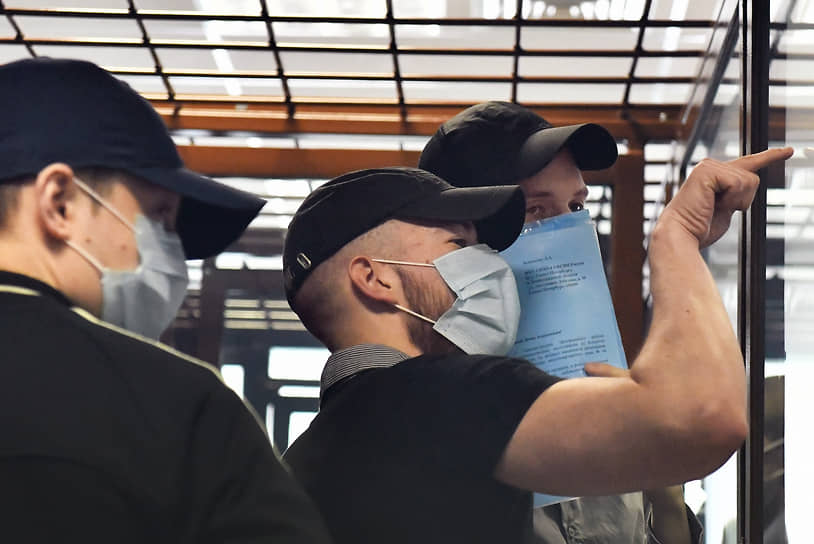 Май 2018 г. Члены банды неонацистов "Невоград-2" во время заседания Городского суда Санкт-Петербурга