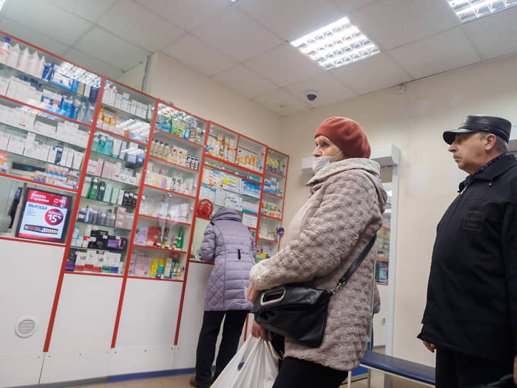 Руководство комитета по здравоохранению признало, что в городе есть проблемы с 34 наименованиями препаратов, которые поставляют страны, введшие против России санкции из-за военной операции на Украине