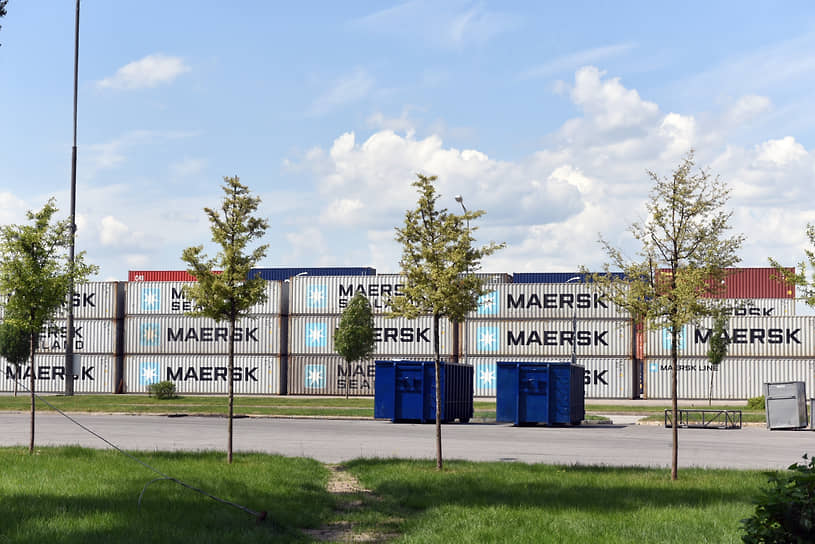 После завершения сделки IG Finance Development Limited заключила соглашение с компанией «Ароса», крупным импортером продуктов питания в России, на управление купленными объектами в Петербурге и Новороссийске