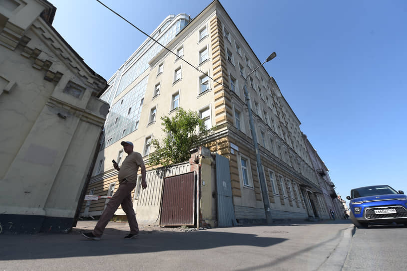 Офисное здание на Синопской набережной 60-62 в Центральном районе Санкт-Петербурга выкупило ООО «Олимп»