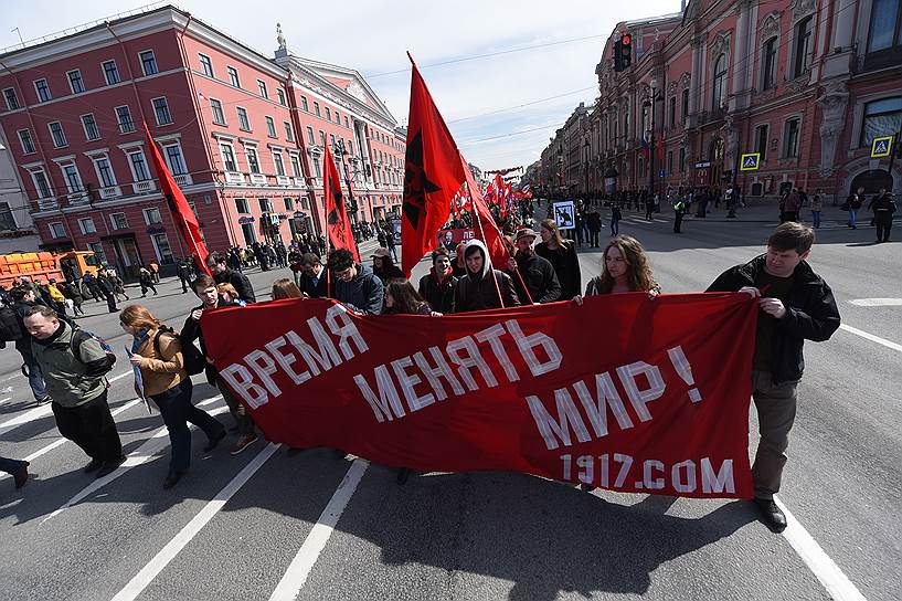 Первомайская демонстрация на Невском проспекте