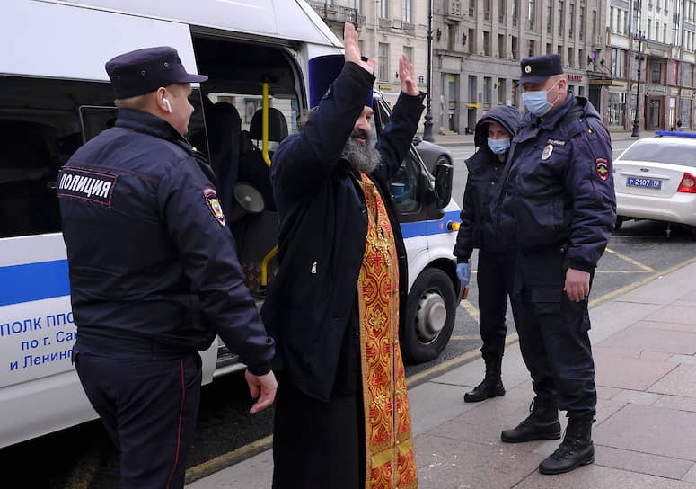 Задержание инициатора акции отлученного от церкви бывшего священника Артемия Скрипкина