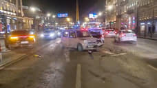 ДТП в центре Петербурга заблокировало движение по Невскому проспекту